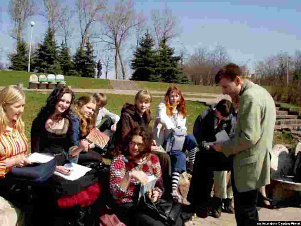 Першыя заняткі "ў падпольлі". Верасень 2003
