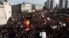 Oko 1,27 miliona francuskih radnika protestovalo je 31. januara protiv prijedloga o penzionisanju, dok je na uličnim demonstracija 7. februara, u 200 francuskih gradova, učestvovalo oko 757.000 ljudi. 