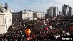 Протест против пензиската реформа во Париз