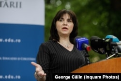 Monica Anisie a fost ministra Educației din 4 noiembrie 2019 până pe 23 decembrie 2020, în ambele guverne Ludovic Orban. Anisie este și profesoară de Limba română la unul dintre cele mai bine-cotate licee din București.