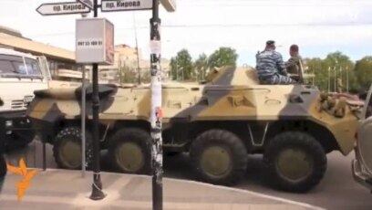 Акмәчет урамнарын ОМОН көчләре биләп алды