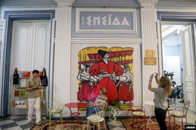 Мистецький «Проект Енеїда». Зображення Енея на стіні в будівлі Національного художнього музею України. Київ, 22 вересня 2017 року
