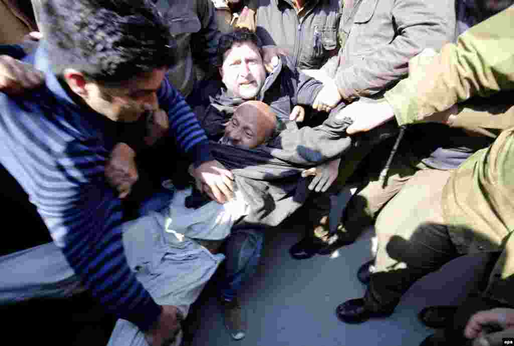 Indian policemen detain an Indian Kashmir lawmaker during a protest in Srinagar on March 7. (epa/Farooq Khan)