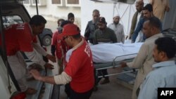 Pakistani relatives and volunteers transport the body of convicted murder Muhammad Afzal after his execution in Karachi ( March 17, 2015).