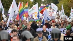 Гей-активисты на "Марше миллионов" в Петербурге