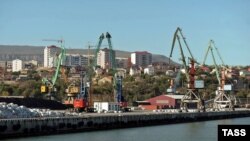 Марскі порт, ілюстрацыйнае фота 