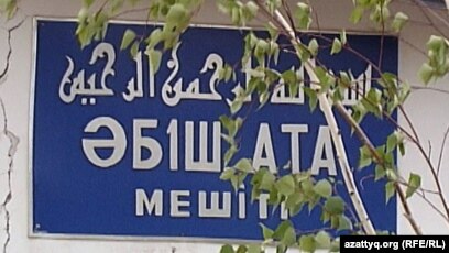 Бразилиялық карнавалдың жалаңаш бишілері Корпоративтік секс кештері