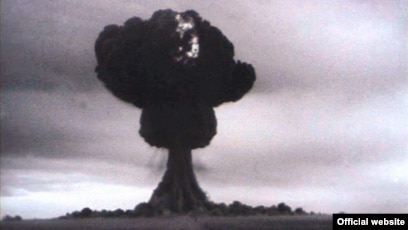 Крис Морена Баккаринмен жыныстық қатынас туралы бейне