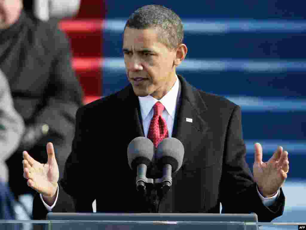 Президент Барак Обама - Қасамëдга келтирилгач¸ Барак Обама АҚШ ва дунë аҳлига қаратилган маърузасини бошлади.