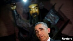 Barack Obama u hramu u Ho Ši Minu
