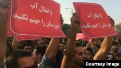 فرماندهی انتظامی خوزستان روز جمعه هرگونه تجمع در مقابل استانداری خوزستان را از روز شنبه ۳۰ بهمن ممنوع اعلام کرد.