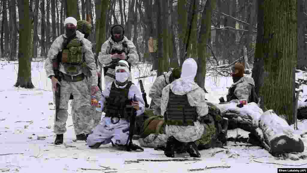 Members of Ukraine&#39;s Territorial Defense Forces train in a park in Kyiv on January 22.