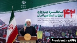 Hasszán Rohani iráni elnök televíziós beszédet tart az iráni iszlám forradalom 42. évfordulóján 2021. február 10-én.
