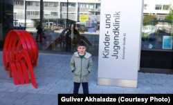 დაჩი ფრაიბურგის საუნივერსიტეტო კლინიკის შესასვლელში. 24 აპრილი, 2026 წელი