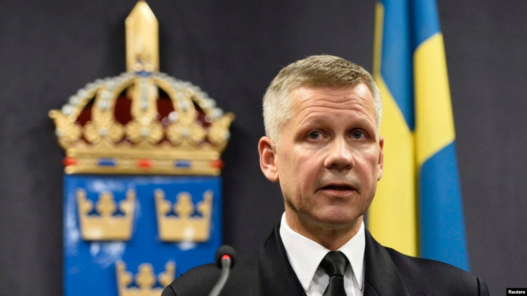 Швеция. Коммодор Йонас Викстрём выступает на пресс-конференции в Стокгольме, 17 октября 2014 года.