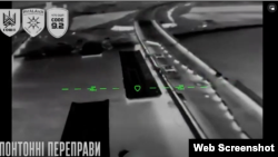 Атака на понтонную переправу у Чонгарского моста. Херсонская область Украина, 13 июня 2026 года. Скриншот видео 1-го отдельного штурмового полка им. Коцюбайла
