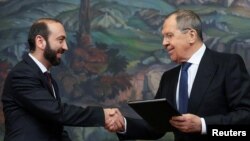 Russian Foreign Minister Sergei Lavrov shakes hands with Armenian Foreign Minister Ararat Mirzoyan during a joint news conference in Moscow, Russia April 8, 2022. 
