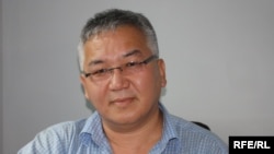 Политолог Марс Сариев, Бишкек, 24 июня 2010 года.