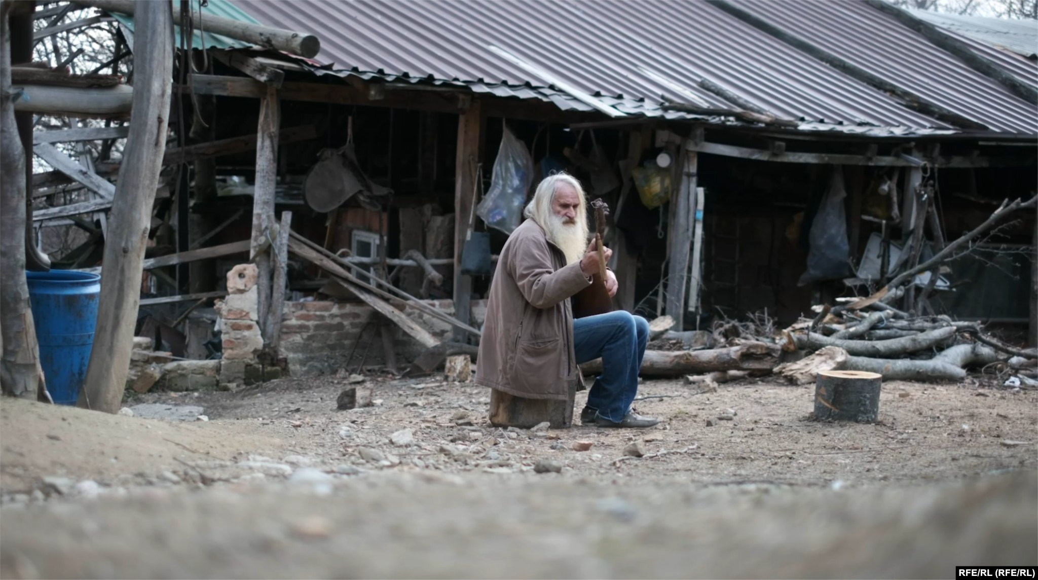 Emin Bektiq jeton në fshatin boshnjak të Jasenova, ku sot kanë mbetur vetëm rreth 10 njerëz, nga rreth 80 para luftës.