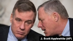 U.S. Senate Intelligence Committee Vice Chairman Mark Warner (left) and Chairman Richard Burr (file photo)