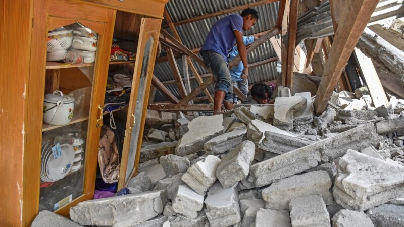 Во земјотресот во Индонезија над 140 загинати