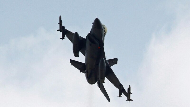 Турски воени авиони го повредиле грчкиот воздушен простор