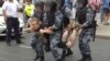 Эпизод задержания мирного демонстранта в Москве, 12 июня 2019