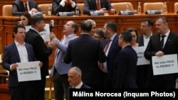 Parlamentarii Opoziției fac transmisiuni live, suflă în fluiere și vuvuzele în timpul dezbaterilor la decizia CSAT