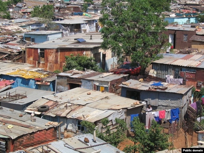 Трущобы Соуэто, крупнейшего бедного поселения на окраине Йоханнесбурга. ЮАР
