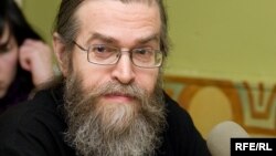 Свящ. Яков Кротов, еврей по матери, иудей по вере в то, что Иисус есть Мессия, Сын Божий.