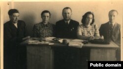 Юрка Віцьбіч, Ларыса Геніюш, Кастусь Езавітаў, Натальля Арсеньнева, Аляксей Анішчык-Чэмер. Менск, 1944 г.