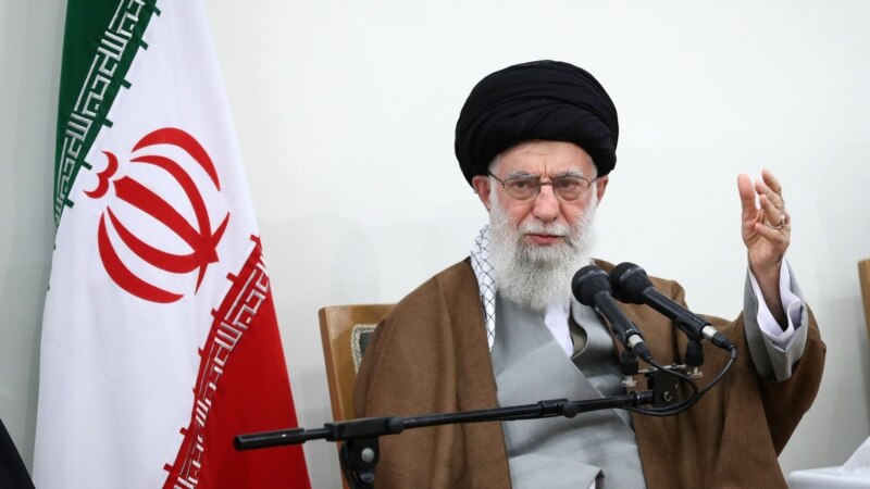 Lideri suprem i Iranit udhëheq faljen e xhumasë