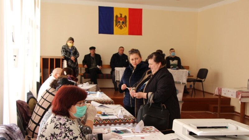 Alegătorii moldoveni care vor să voteze la 1 noiembrie în alt loc decât unde au domiciliul stabil trebuie să-și declare noul loc de ședere