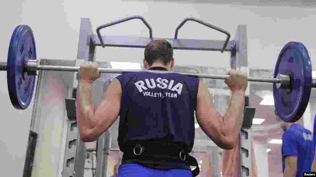Волейбол бойынша Ресей құрамасының спортшысы Лондон олимпиадасына дайындалып жатыр. Мәскеу, 13 шілде 2012 жыл.