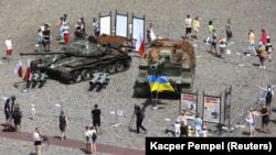 Виставка знищеної і захопленої ЗСУ російської військової техніки під назвою «За нашу і вашу свободу» у столиці Польщі. Варшава, 27 червня 2022 року