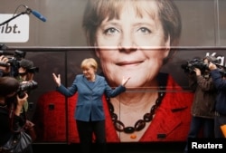 «Бывали дни веселые». Ангела Меркель выступает перед журналистами после очередной победы на выборах. Сентябрь 2013 года.