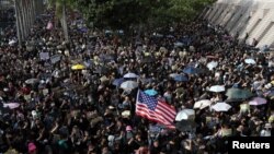 Američka zastava na demonstracijama u Hong Kongu