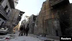 تصاویر منتشر شده در روز جمعه از بخش شرقی و قدیمی شهر تاریخی حلب، ویرانی گسترده آن را نشان می‌دهد.
