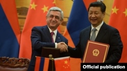 China - President Xi Jinping and his visiting Armenian counterpart Serzh Sarkisian adopt a joint declaration after talks in Beijing, 25Mar2015.