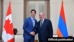 Президент Армении Армен Саркисян и премьер-министр Канады Джастин Трюдо (слева), Ереван, 12 октября 2018 г.