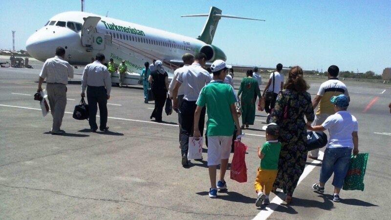 Aşgabadyň aeroportynda azyndan 20 ýolagçy Stambul uçaryna 'goýberilmedi'