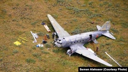 Douglas C-47 Skytrain nəqliyyat təyyarəsinın qırıntıları