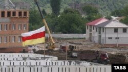 С 2012 года Генпрокуратура Южной Осетии возбудила десятки уголовных дел по фактам злоупотреблений российскими организациями в ходе восстановительных работ. Впоследствии они были направлены в Генпрокуратуру РФ, впрочем, их дальнейшая судьба неизвестна