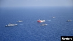 Турецькі кораблі в Середземному морі, де також можливе виявлення значних запасів газу