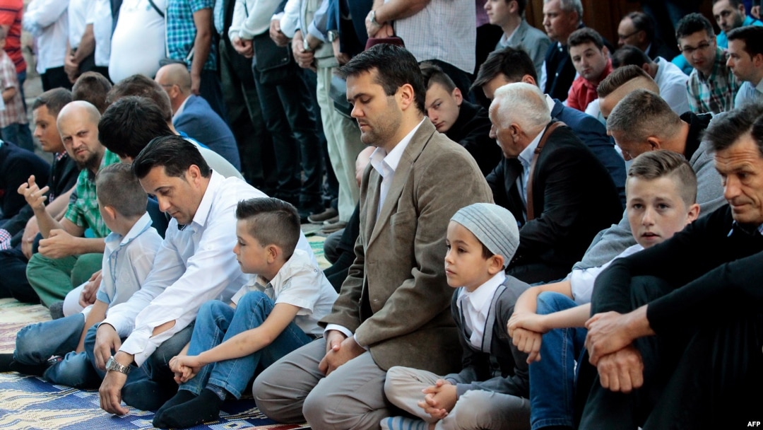 Licemjerje je i nagla preobrazba ovdašnjeg društva od ateističkog ka strogo religioznom: Enver Kazaz