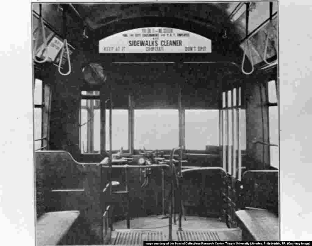 У громадському транспорті Філадельфії також рекомендували не плювати на підлогу. Це фотографія 1918 року.