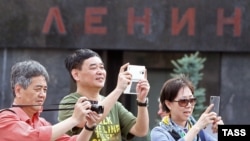 Китайские туристы в Москве, 2015