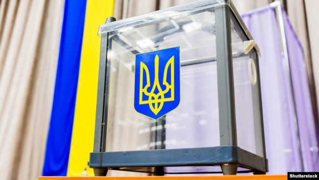 «Запит на зміни є і він колосальний. І подивіться, будь-які опитування, які без прізвищ, там нові обличчя, всі знову хочуть їх, тільки професійних», – Рейтерович