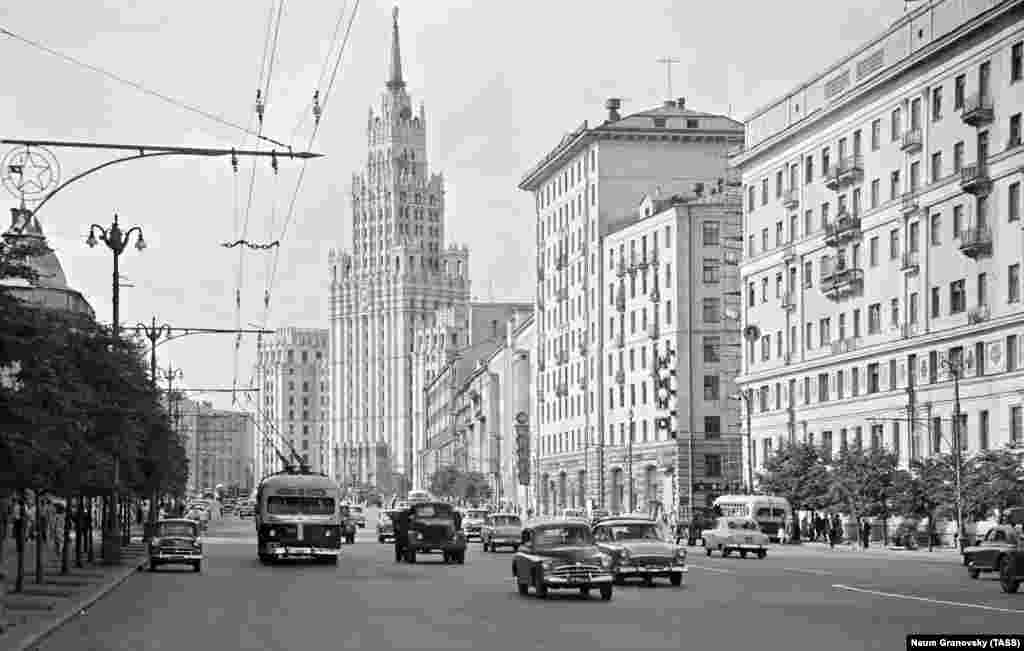 The Red Gate building is perhaps the least bombastic of the seven sisters, stretching to a dainty 133 meters.