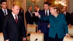 Канцлер Німеччини Анґела Меркель (праворуч), президент Росії Володимир Путін (ліворуч) і тодішній прем'єр Італії Матео Рензі. Мілан, 17 жовтня 2014 року